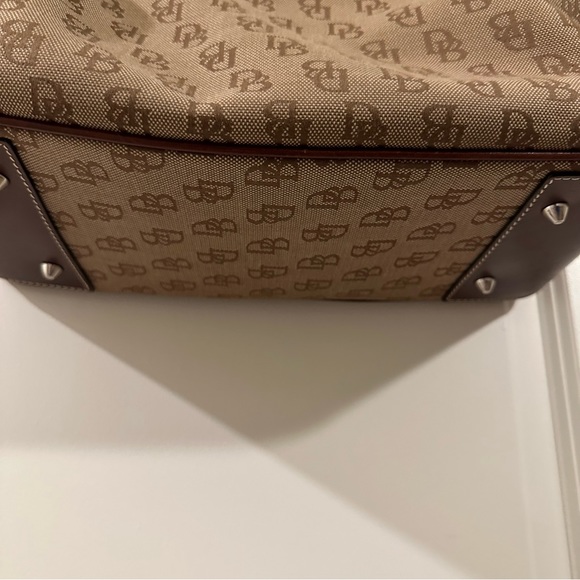 Dooney & Bourke authentic tote bag with clasp and design on outside EUC - Picture 4 of 10